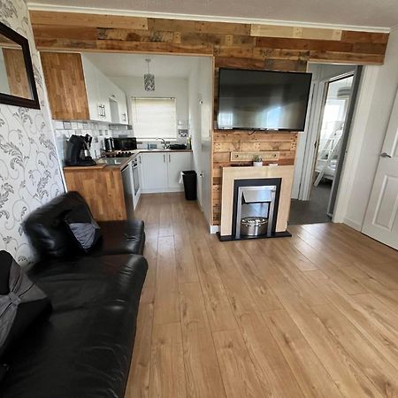 Signature, Scratby - Two Bed Chalet, Sleeps 7, Free Wi-Fi, Bed Linen And Towels Included, Pets Welcome And Onsite Entertainment Available Экстерьер фото