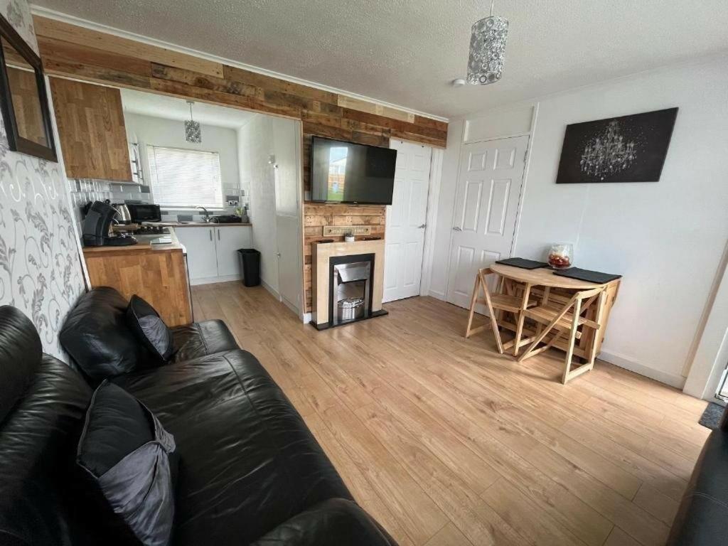 Signature, Scratby - Two Bed Chalet, Sleeps 7, Free Wi-Fi, Bed Linen And Towels Included, Pets Welcome And Onsite Entertainment Available Экстерьер фото