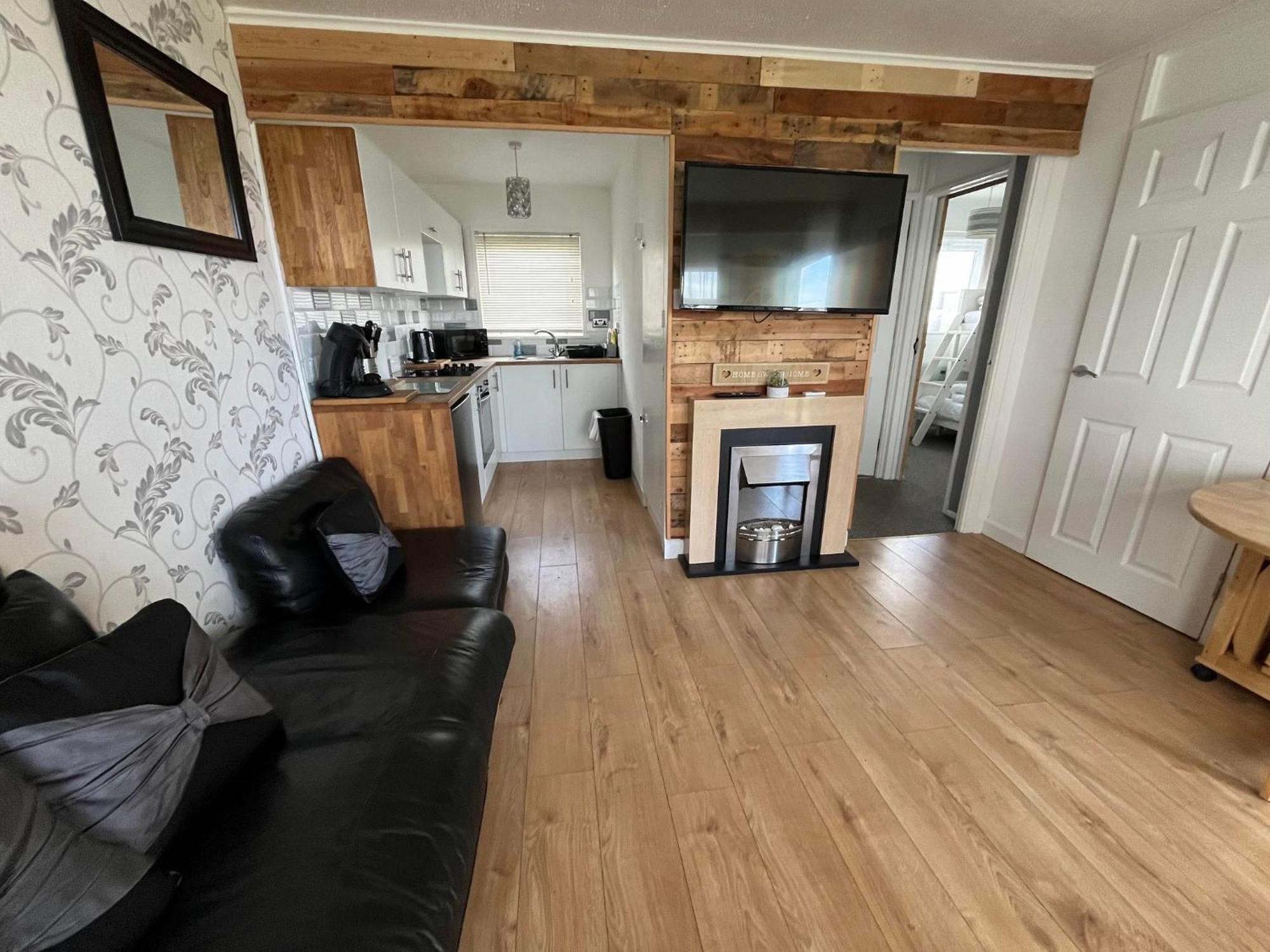 Signature, Scratby - Two Bed Chalet, Sleeps 7, Free Wi-Fi, Bed Linen And Towels Included, Pets Welcome And Onsite Entertainment Available Экстерьер фото