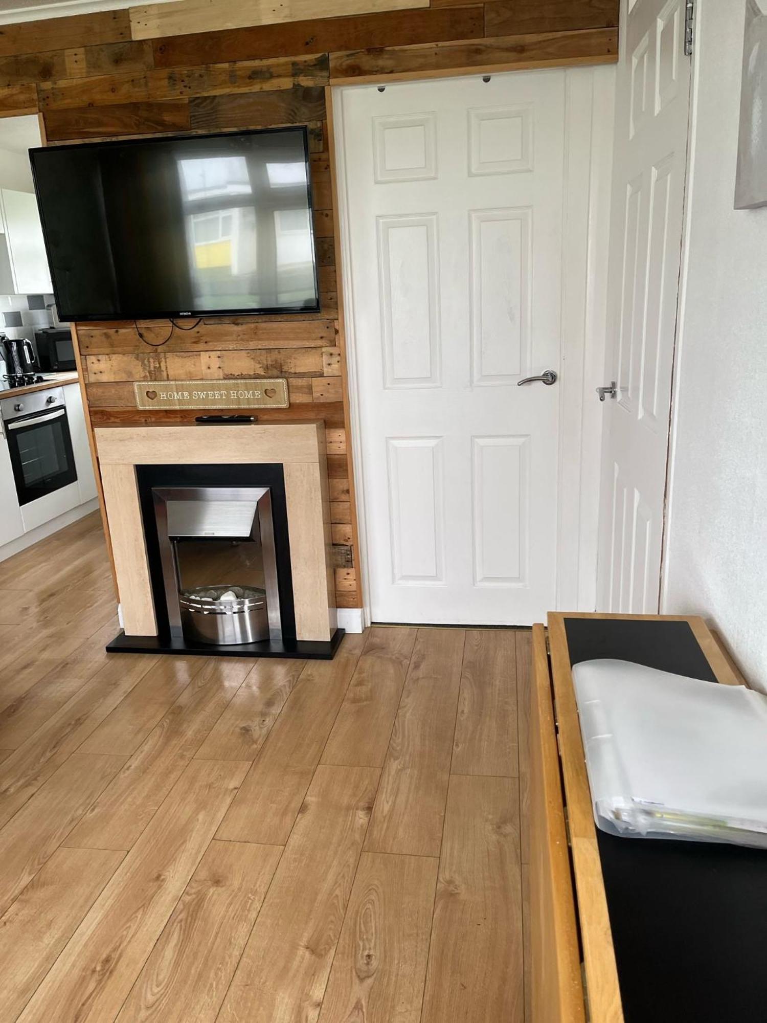 Signature, Scratby - Two Bed Chalet, Sleeps 7, Free Wi-Fi, Bed Linen And Towels Included, Pets Welcome And Onsite Entertainment Available Экстерьер фото
