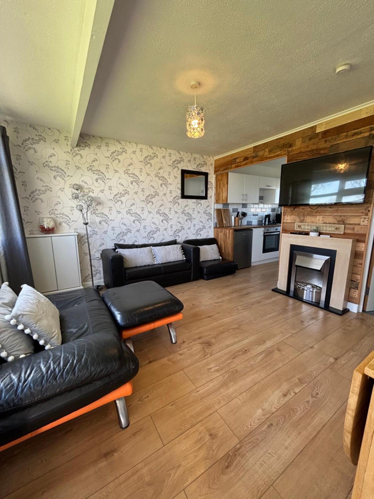 Signature, Scratby - Two Bed Chalet, Sleeps 7, Free Wi-Fi, Bed Linen And Towels Included, Pets Welcome And Onsite Entertainment Available Экстерьер фото